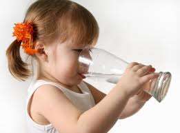 Πόσο νερό χρειάζονται τα παιδιά την ημέρα;