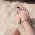 8 εύκολοι τρόποι περιποίησης για όμορφα πόδια το Καλοκαίρι
