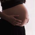 Εγκυμοσύνη: Πρέπει να κάνω εμβόλιο COVID και γρίπης;